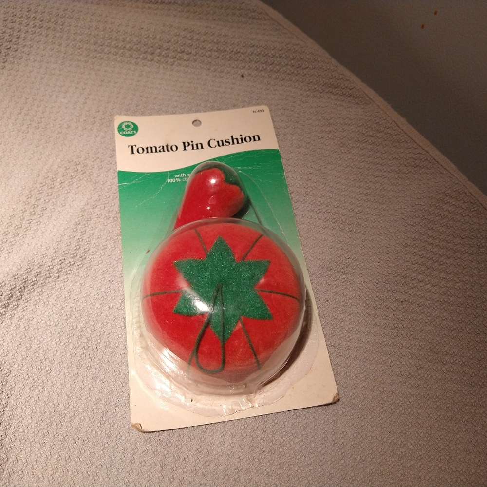 Vintage Tomato Pub Cushion + Emery Sharpener Sewing Craft NOS